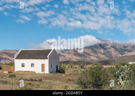 KLAARSTROOM, SOUTH AFRICA - APRIL 5, 2021: A house in Klaarstroom in the Western Cape Karoo. The Swartberg mountains are visible in the back Stock Photo