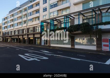 Sydney, Australia. Thursday 12th August 2021. Curlewis Street, Bondi Beach very empty. Lockdown restrictions for parts of  greater Sydney have been further extended due to the Delta Variant spreading. Credit: Paul Lovelace/Alamy Live News Stock Photo