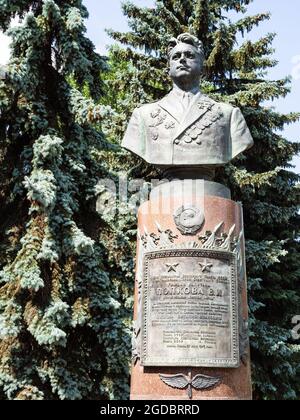 Moscow, Russia - 11 July 2021: bust to pilot Vitaly Ivanovich Popkov, twice Hero of the Soviet Union. Monument was installed in 1953 city park on Samo Stock Photo