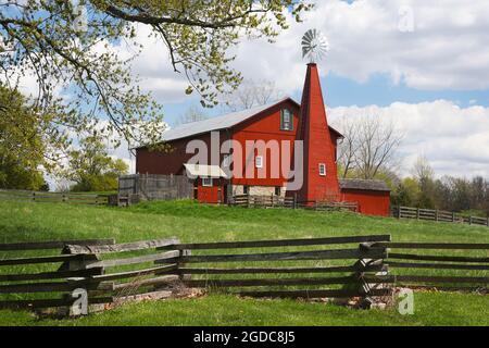 Historic Red Barn. The barn was built in the 1880's and featured a unique enclosed windmill tower. Carriage Hill Metropark, Huber Heights, Dayton, Ohi Stock Photo