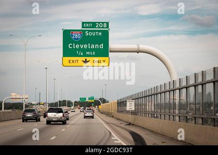 Interstate signage on I-75, indicating exit for Interstate 280 toward Cleveland Stock Photo