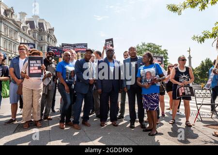 Washington, DC, USA, 12 August, 2021.  Pictured: Organizers, speakers, and volunteers at a press conference for the delivery of a petition with nearly signatures to President Biden at the White House.  The petition calls on the President to end the filibuster, pass the John Lewis Voting Rights Advancement Act, and pass the For the People Act, actions supported by many Americans.  President Biden says he supports both pieces of legislation but to date has refused to call on the Senate to end the filibuster, a crucial step in passing these laws.  Credit: Allison Bailey / Alamy Live News Stock Photo