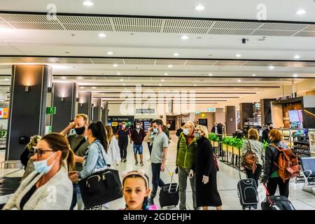 Melbourne, Australia. 19th May, 2021. Travelers wait to pick up their luggage at the baggage Claim area of Gold Coast Airport, Coollangatta. (Credit Image: © Alexander Bogatyrev/SOPA Images via ZUMA Press Wire) Stock Photo