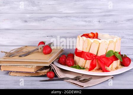 https://l450v.alamy.com/450v/2gdewh2/tasty-cake-charlotte-with-fresh-strawberries-on-wooden-table-2gdewh2.jpg