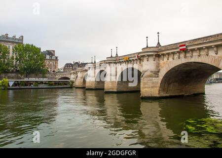 PARIS, FRANCE - Aug 13, 2021: Pont-Neuf (oldest bridge in Paris), Seine river and 'Les Jardins du Pont Neuf' : a restaurant on a barge. Stock Photo
