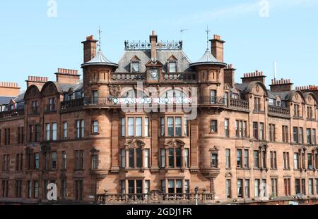 Glasgow Endures banner on St Georges Mansions Stock Photo