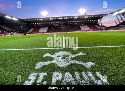 Hamburg, Germany. 13th Aug, 2021. Football: 2. Bundesliga, FC St. Pauli - Hamburger SV, Matchday 3 at Millerntor-Stadion. The logo of St.Pauli is sprayed on the turf at the halfway line in front of the coaches' benches. Credit: Christian Charisius/dpa - IMPORTANT NOTE: In accordance with the regulations of the DFL Deutsche Fußball Liga and/or the DFB Deutscher Fußball-Bund, it is prohibited to use or have used photographs taken in the stadium and/or of the match in the form of sequence pictures and/or video-like photo series./dpa/Alamy Live News Stock Photo