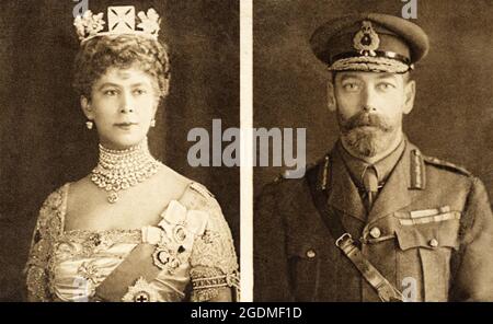 Potraits pf Queen Mary wearing a crown and King George V in army uniform. Taken from a poscard included in some of the 1914 Queen Mary gift tins for British army soldiers serving in theFirst World War. Stock Photo