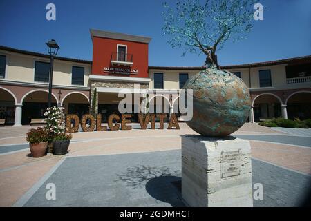 Valdichiana village outlet centro commerciale valdichiana Foiano