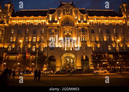 Eastern Europe, Hungary, Budapest, Royal Palace (Kiralyi palota) at night, Stock Photo
