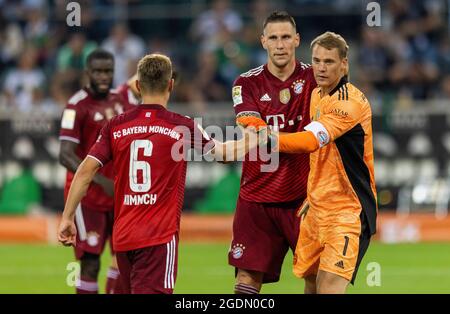 Joshua Kimmich (Muenchen), Niklas Suele (Muenchen), Torwart Manuel Neuer (Muenchen) Borussia Mönchengladbach - FC Bayern München 13.08.2021, Fussball; Stock Photo