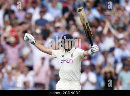 during day three of the cinch Second Test match at Lord's, London. Picture date: Saturday August 14, 2021. Stock Photo
