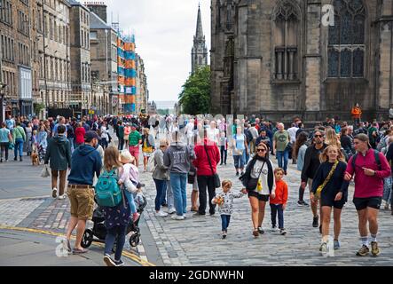 Royal Mile Edinburgh, Scotland, UK. 14th August 2021. Sun came out for the Fringe Festival, 2nd weekend for the scaled back event in the capital city. Crowds arrived but nothing like pre-covid years. Credit: Arch White/Alamy Live News. Stock Photo