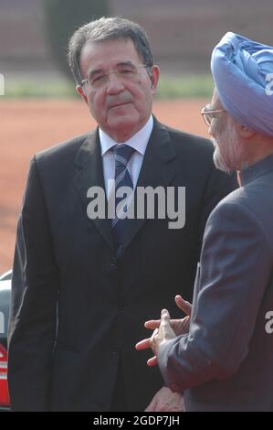 Italian Prime Minister Romano Prodi with Indian Prime Minister Manmohan Singh during a ceremonial reception in New Delhi, India on Thursday February 1 Stock Photo