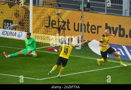 Thorgan HAZARD, BVB 10    scores, shoots goal , Tor, Treffer,, 2-1, Kevin TRAPP, FRA 1,   in the match BORUSSIA DORTMUND - EINTRACHT FRANKFURT 1.German Football League on August 14, 2021 in Dortmund, Germany  Season 2020/2021, matchday 1, 1.Bundesliga, 1.Spieltag, BVB,  © Peter Schatz / Alamy Live News    - DFL REGULATIONS PROHIBIT ANY USE OF PHOTOGRAPHS as IMAGE SEQUENCES and/or QUASI-VIDEO - Stock Photo