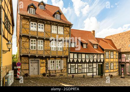 Richly decorated half-timbered houses stand at the foot of Quedlinburg's Schlossberg, Saxony-Anhalt, Germany, possibly at the square called Finkenherd. According to legend, it was here in 919 that Henry I received word, while catching finches, of his election as King of East Francia – hence the name "Finkenherd" (finch-catching ground). Stock Photo
