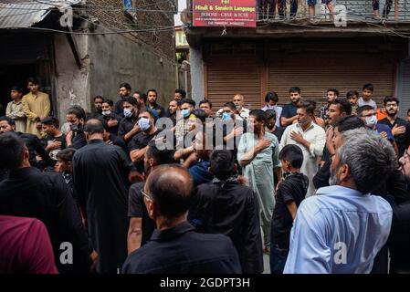 Srinagar, India. 14th Aug, 2021. Kashmiri Shia Muslims beat their chests as they mourn during a muharram procession in Srinagar. Muharram is the first month of Islam. It is one of the holiest months in the Islamic calendar. Shia Muslims commemorate Muharram as a month of mourning in remembrance of the Martyrdom Islamic Prophet Muhammad's grandson Imam Hussain, who was killed on Ashura (10th day of Muharram) in the battle of Karbala in 680 A.D. (Photo by Idrees Abbas/SOPA Images/Sipa USA) Credit: Sipa USA/Alamy Live News Stock Photo