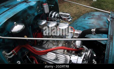 Classic car show at a restored Sinclair station on Old Route 66, Ash Grove, Missouri. Stock Photo