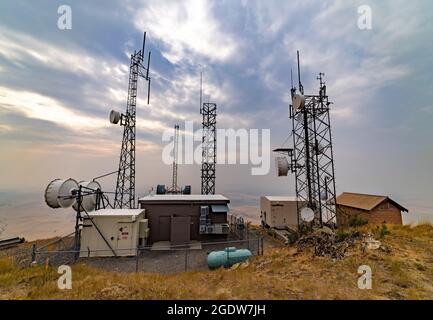 Telecommunication mast and TV antennas, Steptoe Butte, Washington State, USA Stock Photo
