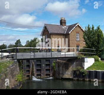 Lockkeepers House and Lock Gates  River Lea Stanstead Lock Stanstead Abbotts Stock Photo