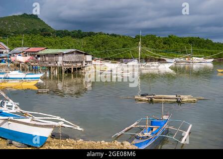 River houses and fishing outrigger boats, near Tagbilaran City, Bohol, Visayas, Philippines Stock Photo