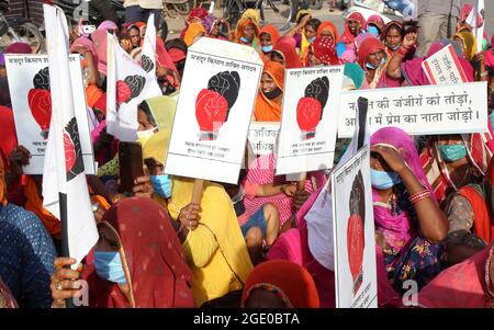 Beawar, India. 14th Aug, 2021. Rajasthani women with placards and flags during Ghotala Rath Yatra on the eve of 75th Independence Day in Beawar, India on August 14, 2021. (Photo by Sumit Saraswat/Pacific Press/Sipa USA) Credit: Sipa USA/Alamy Live News Stock Photo