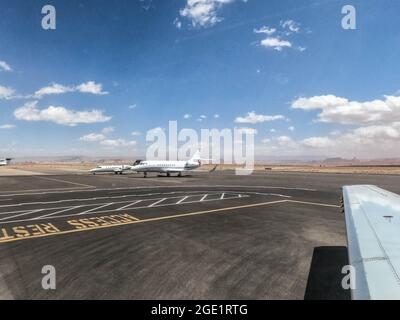 Flight flying over Phoenix, Arizona, USA Stock Photo