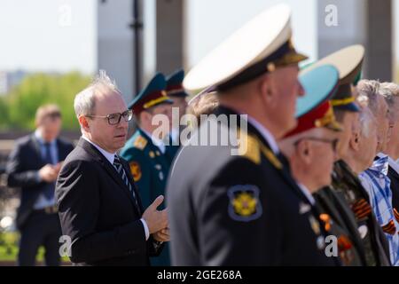 Moscow, Russia. 03rd May, 2018. TV presenter, Igor Prokopenko seen behind the gathered generals, during the event.At Victory Park in Poklonnaya Gora, Director of the Federal Service of the National Guard of the Russian Federation, General Viktor Zolotov, launched the motor rally 'Memory Watch. Sons of the Great Victory'. (Photo by Mihail Siergiejevicz/SOPA Imag/Sipa USA) Credit: Sipa USA/Alamy Live News Stock Photo