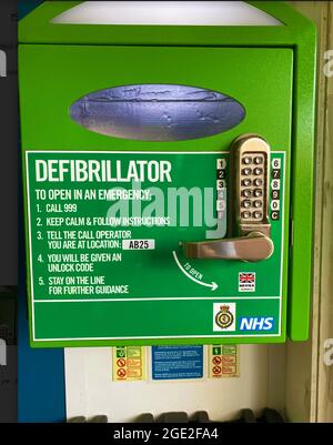 NHS AUTOMATED EXTERNAL DEFIBRILLATOR  (AED) for public use. Photo: Tony Gale Stock Photo