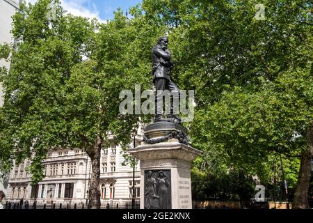 Statue of General George Gordon in Victoria Embankment Gardens in London, England UK Stock Photo