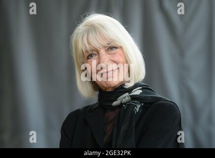 14 August 2021, Brandenburg, Neuhardenberg: The Austrian actress and singer Erika Pluhar at the Neuhardenberger Sängertreffen. At the Neuhardenberg Singers' Meeting, singers and poets perform at a joint musical event. Photo: Jens Kalaene/dpa-Zentralbild/ZB Stock Photo