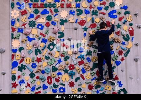 Colourful climbing wall on promenade, Letter R 'Telescope Man'  Whitmore Bay, Barry Island, South Wales, 2021 Stock Photo