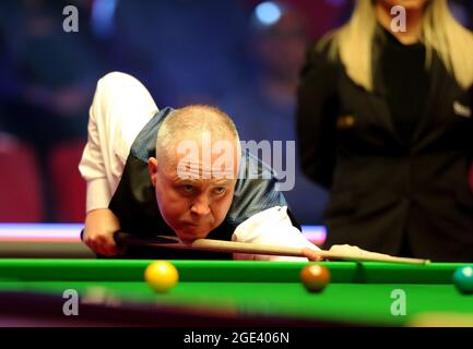 Leicester, UK. 16th August 2021; Morningside Arena, Leicester, England; British Open Snooker Championship; John Higgins in action, in his match with Alexander Ursenbacher Credit: Action Plus Sports Images/Alamy Live News Stock Photo
