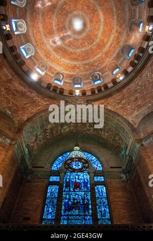 Inside of Columbia University's St. Pauls Chapel (1907), looking toward the apse. It clad in red brick and limestone.   In 1894, the architect Charles Stock Photo