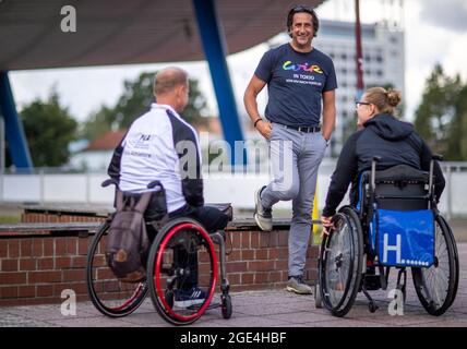 Rostock, Germany. 11th Aug, 2021. Christian Schenk, decathlon Olympic champion from Seoul 1988, meets with Hanna Wichmann and Raimund Spicher from the 1.LV Rostock in the athletics stadium as state coach of the para-athletes in Mecklenburg-Vorpommern. Credit: Jens Büttner/dpa-Zentralbild/dpa/Alamy Live News Stock Photo