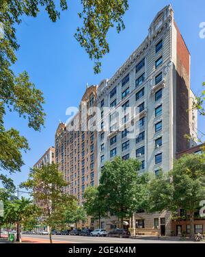 A trio of early 1900s apartment buildings along West 81st Street, facing the landmark American Museum of Natural History. Stock Photo