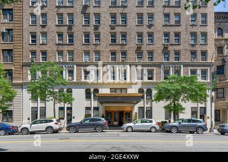 127 West 79th Street, completed in 1926, was designed by Gronenberg & Leuchtag in neo-Renaissance/Romanesque style. Also known as Clifton House. Stock Photo