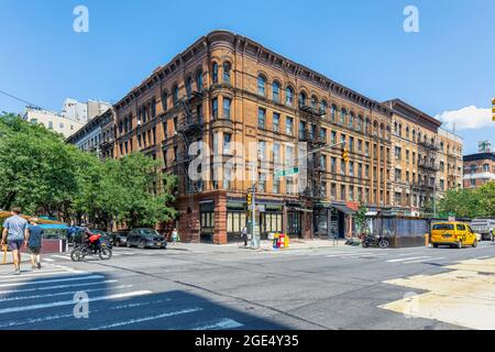 201 West 80th Street, aka 420 Amsterdam Avenue, is a Romanesque Revival flats building designed by Gilbert A. Schellenger and completed in 1891. Stock Photo