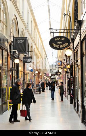 FRANCE, PARIS (75) 2ND ARRONDISSEMENT, PASSAGE CHOISEUL AT CHRISTMAS TIME, THEATRE DES BOUFFES PARISIENS Stock Photo