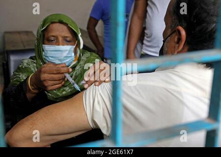 DHAKA CITY, BANGLADESH - AUGUST 10: A person receives the vaccine against Covid-19 at  Asrafabad High Schoo, During a mass vaccination campaign.The Bangladesh governments plan to inoculate 10 million people in a week mainly focuses on the people who are living at union and ward levels. On august 10, 2021 in Dhaka, Bangladesh. Credit: Eyepix Group/The Photo Access Stock Photo