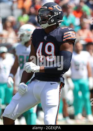 Chicago Bears linebacker Charles Snowden (49) warms up before a