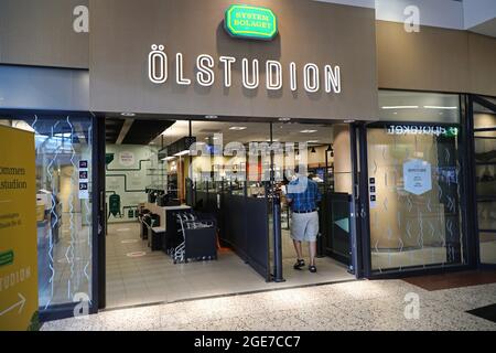 Ölstudion store, Systembolaget, in central Gothenburg. Stock Photo