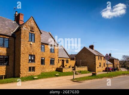 UK, England, Oxfordshire, North Newington, Main Street, the Manor House and Cotswold stone houses Stock Photo