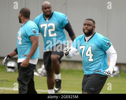 Charlotte, USA. 26th Jan, 2012. Carolina Panthers tackle Greg Little, right, stretches with his teammates during practice in Charlotte, N.C., on June 12, 2019. Little has reportedly been traded to the Miami Dolphins. (Photo by Jeff Siner/Charlotte Observer/TNS/Sipa USA) Credit: Sipa USA/Alamy Live News Stock Photo