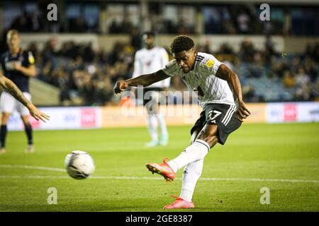 LONDON, UK. AUGUST 17TH Ivan Cavaleiro of Fulham takes a shot during ...