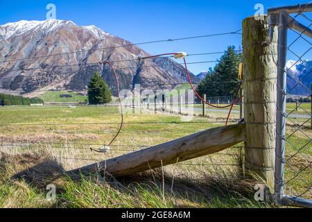 Electric farm fence in the high country, Canterbury, New Zealand Stock Photo