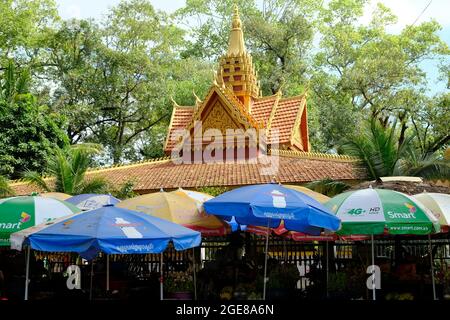 Cambodia Krong Siem Reap - Preah Ang Chek and Preah Ang Chorm Shrine and market stalls Stock Photo