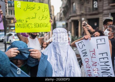 Barcelona, Spain. 17th Aug, 2021. Demonstrators chant slogans and display placards, during the demonstration. Around a hundred women have participated in a feminist demonstration in front of the United Nations headquarters in Barcelona to demand an urgent international response to protect Afghan women and girls. Credit: SOPA Images Limited/Alamy Live News Stock Photo