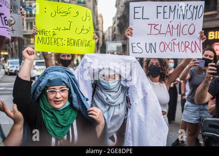 Barcelona, Spain. 17th Aug, 2021. Demonstrators chant slogans and display placards, during the demonstration. Around a hundred women have participated in a feminist demonstration in front of the United Nations headquarters in Barcelona to demand an urgent international response to protect Afghan women and girls. Credit: SOPA Images Limited/Alamy Live News Stock Photo