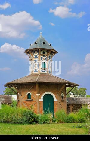 FRANCE, YVELINES (78) CONFLANS-SAINTE-HONORINE, PARK OF PRIORY, PIGEON HOUSE Stock Photo